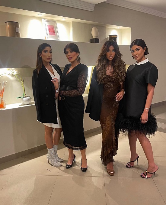 بالصور: ليلى عبد الله تستعرض إطلالتها في حفل خطبة أخيها