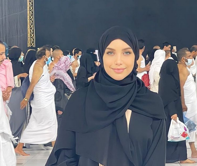  مغنية (أنا دانا..أنا دندن) ترتدي الحجاب 