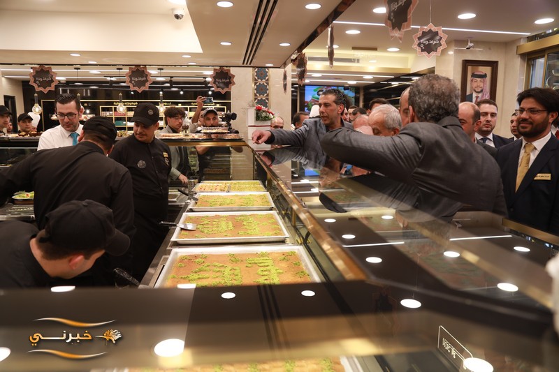 إفتتاح حلويات النجمة في منطقة أبونصير