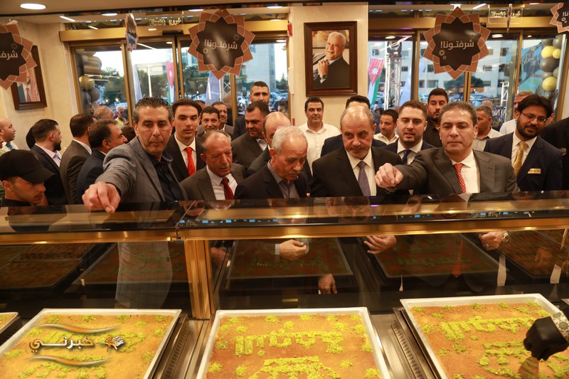 إفتتاح حلويات النجمة في منطقة أبونصير