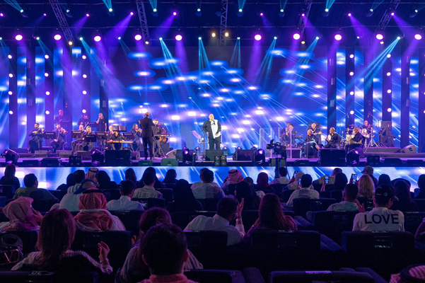 جورج وسوف بعكاز وزيادة وزن واضحة في السعودية  - صور