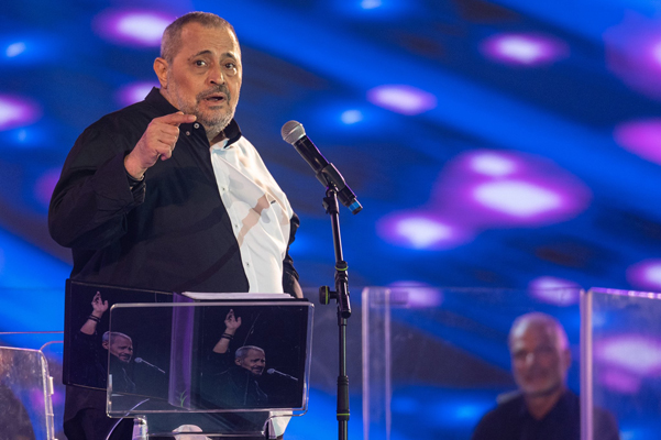 جورج وسوف بعكاز وزيادة وزن واضحة في السعودية  - صور