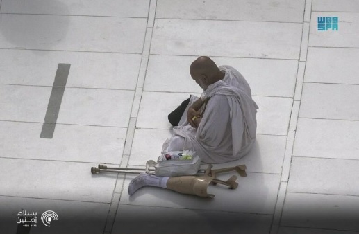 شاهد.. لقطة حاج في سكينة وسلام تخطف الأنظار