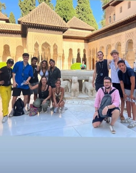 أجواء مميزة تجمع أبناء عمرو دياب بوالدتهم زينة عاشور بإسبانيا - صور