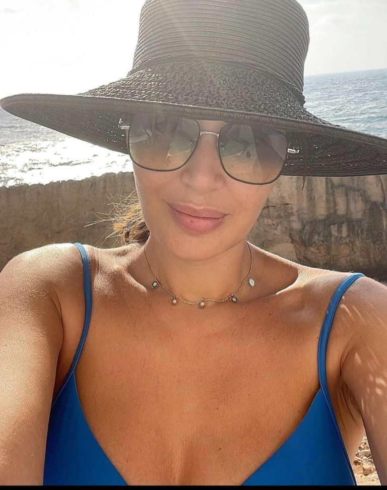 صور سيرين عبدالنور.. ملابس جريئة وقبلات ساخنة