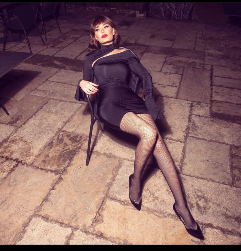 صور سيرين عبدالنور.. ملابس جريئة وقبلات ساخنة