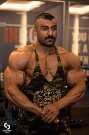 الدكتور النسور .. أردني يعشق التتويج والعضلات - صور