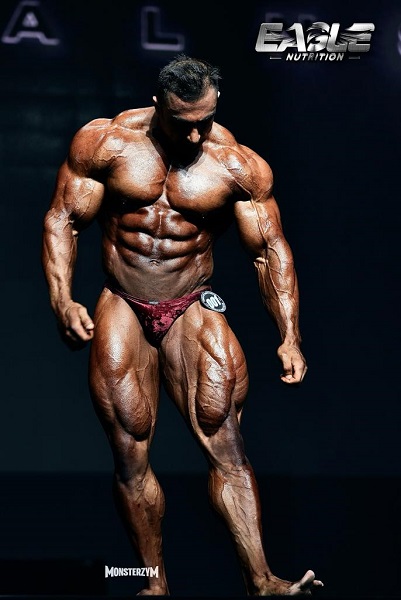 الدكتور النسور .. أردني يعشق التتويج والعضلات - صور