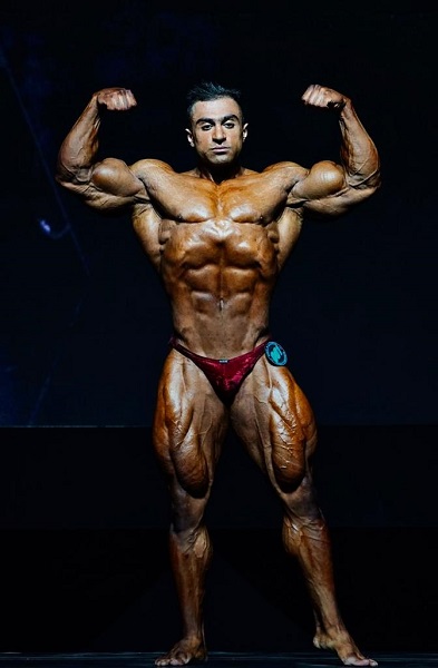 الدكتور النسور .. أردني يعشق التتويج والعضلات - صور