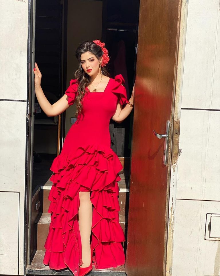 صور ميرنا جميل.. ملكة الإطلالات البسيطة والجاذبية الخاطفة