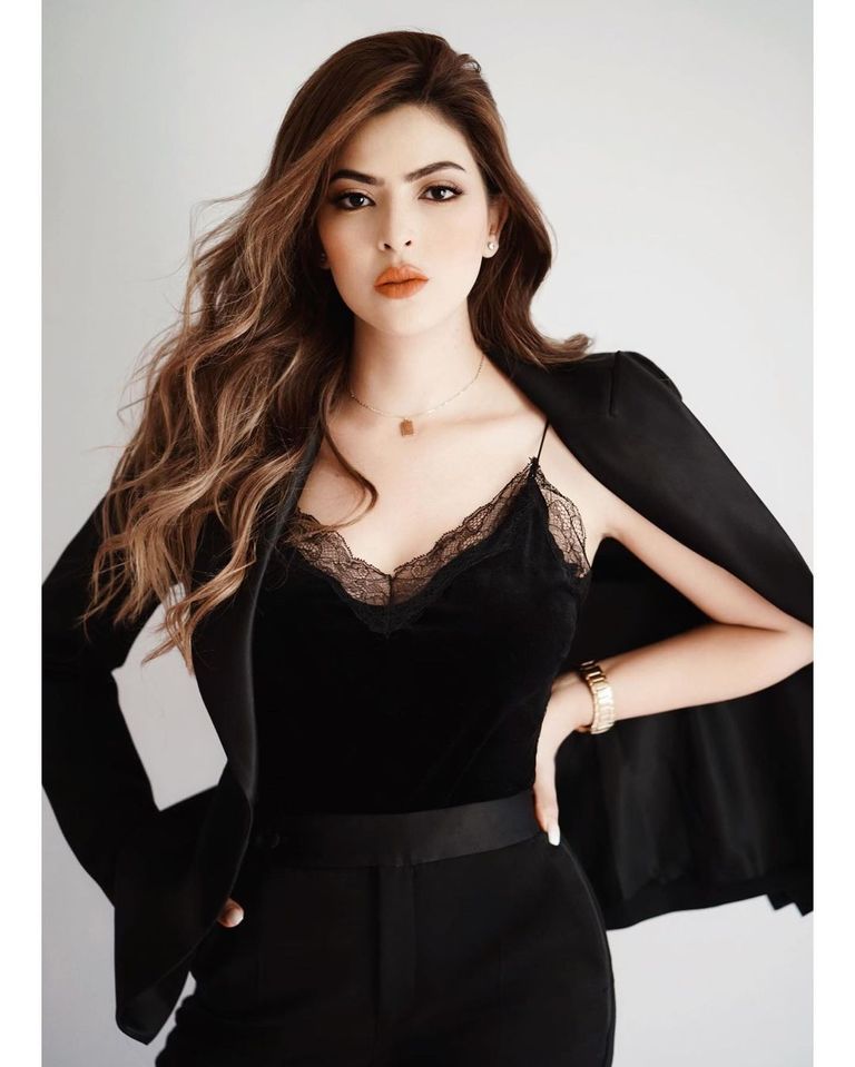 صور ميرنا جميل.. ملكة الإطلالات البسيطة والجاذبية الخاطفة