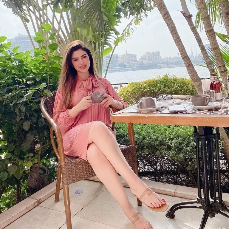 صور ميرنا جميل.. ملكة الإطلالات البسيطة والجاذبية الخاطفة