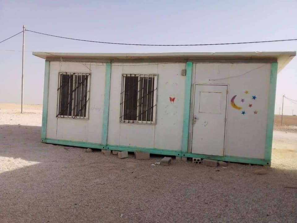 بالصور.. عزيزي المسؤول لن تصدق.. هذه المدرسة في الأردن !!