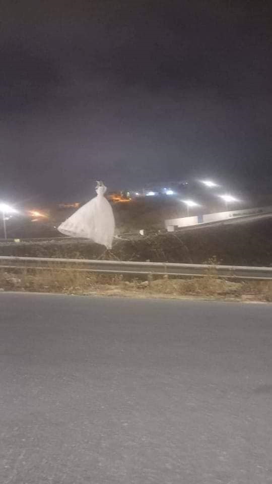 بالصور.. فستانا زفاف يثيران الجدل في الطفيلة