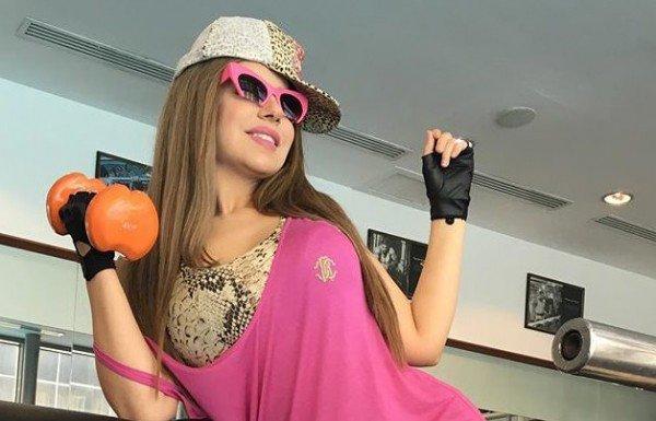 بالفيديو سخرية من حليمة بولند بسبب تغزل شاعر 