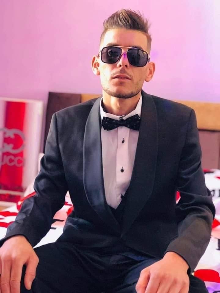 بالصور : شاب يتحول زفافه لحفل أسطوري في الجزائر.. اليكم قصته المؤثرة