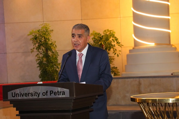مركز التعليم المستمر بجامعة البترا يخرج طلبة الدبلوم التدريبي