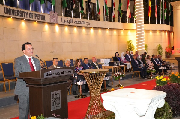 مركز التعليم المستمر بجامعة البترا يخرج طلبة الدبلوم التدريبي