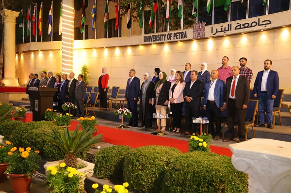 مركز التعليم المستمر بجامعة البترا يخرج طلبة الدبلوم التدريبي