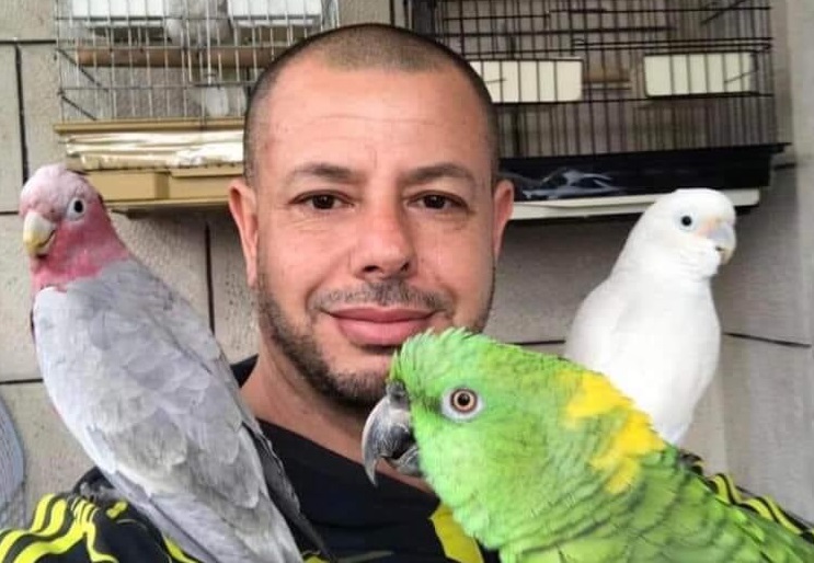 وفاة مدرب الببغاوات الأردني وسام ابو ايهم