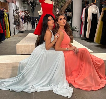 ملكة كابلي والدانة مودل بنفس الفستان - صورة 