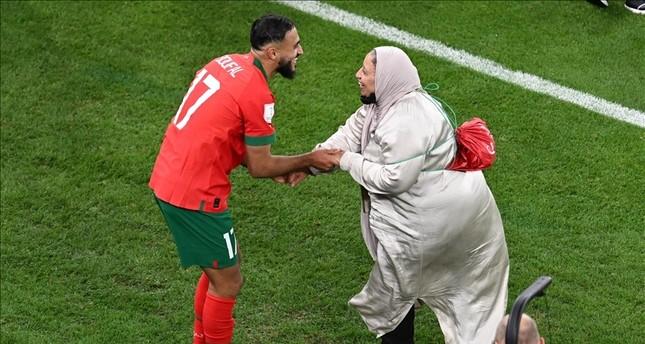 حقيقة وفاة والدة اللاعب المغربي الشهير سفيان بوفال