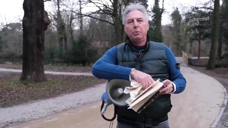 بعد السويد.. حرق القرآن الكريم بهولندا - صور