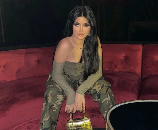 ملكة كابلي تظهر بإطلالة جريئة - صورة 