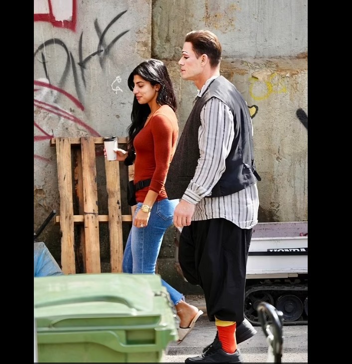 نجم المُصارعة العالمي (جون سينا) يظهر بالمكياج الكامل - صور