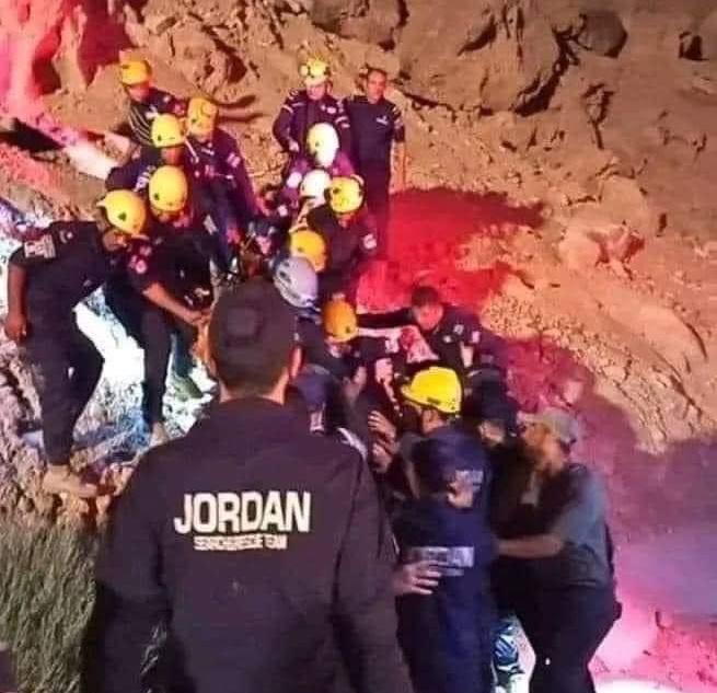 الفريق الأردني يباشر مهامه في الانقاذ في سوريا