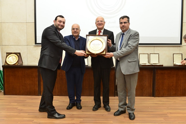 جامعة البترا تزود عيادة التغذية في كلية الصيدلة بمختبر للبحث العلمي