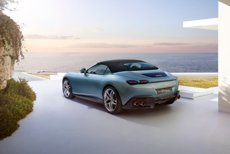 فيراري تزيح النقاب عن سيارتها الجديد (روما سبايدر) -  فيديو وصور