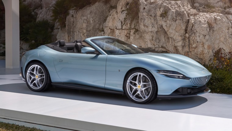 فيراري تزيح النقاب عن سيارتها الجديد (روما سبايدر) -  فيديو وصور