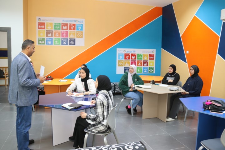 ورشات تدريبية لطلبة مدرسة أم الدنانير الأساسية في عمّان العربية