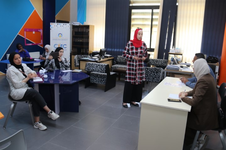 ورشات تدريبية لطلبة مدرسة أم الدنانير الأساسية في عمّان العربية