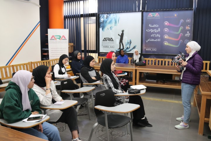 ورشات تدريبية لطلبة مدرسة أم الدنانير الأساسية في عمّان العربية