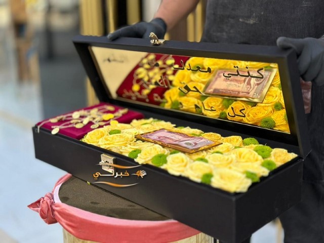 بالفيديو.. أردني يقدم عيدية لزوجته بقيمة 30 ألف دينار