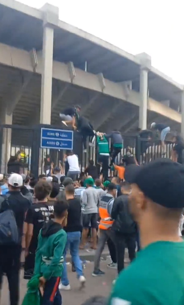  وفاة مشجعة مغربية في مباراة الأهلي ضد الرجاء