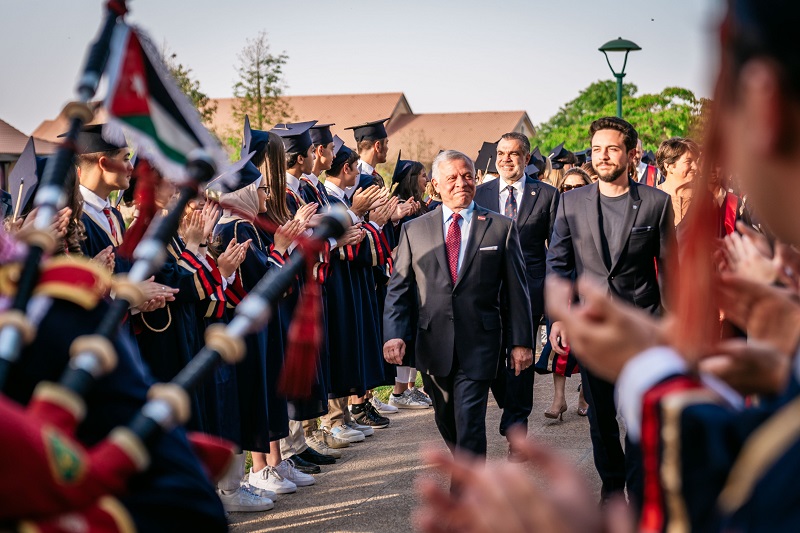 الملك والملكة يحضران حفل تخريج الأمير هاشم