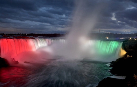 عندما اضيئت شلالات نياجارا في كندا بألوان العلم الأردني!