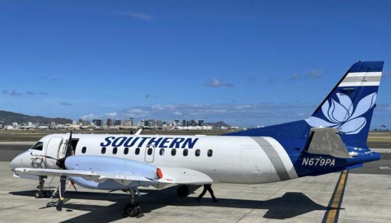 رعب في الجو توقف محرك طائرة أثناء تحليقها بعد انفجاره