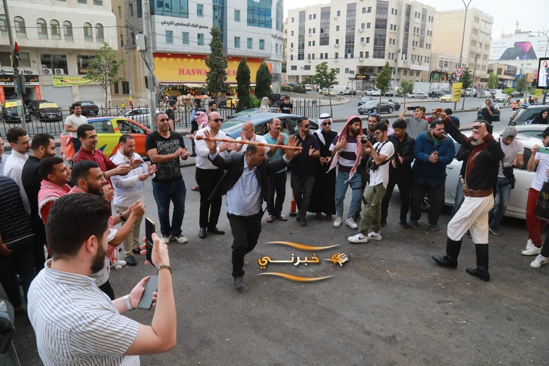 حلويات نفيسة توزع 6 أطنان كنافة مجانا احتفالا بزفاف الأمير حسين 