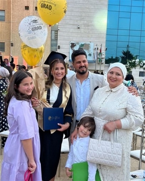 لين الصعيدي طفلة طيور الجنة تحتفل بتخرجها