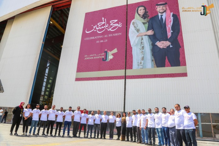 طائرات الأردنية للطيران تتزين بصور الحسين ورجوة - صور وفيديو