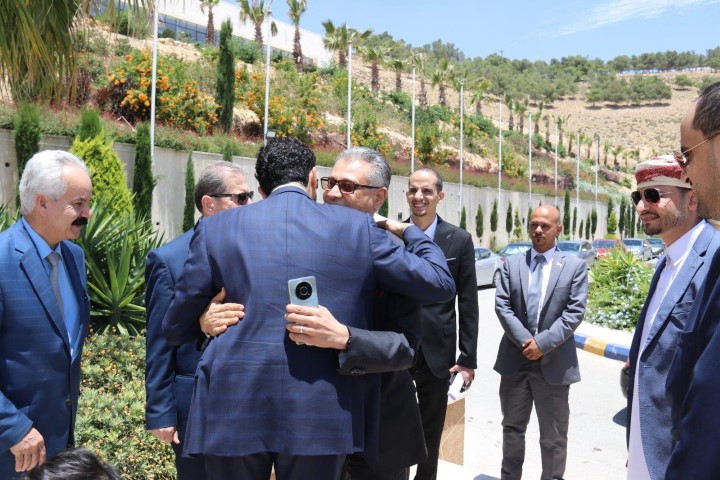 بحضور السفير اليمني مناقشة رسائل ماجستير في عمان العربية لطلبة يمنيين 