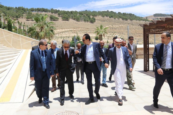 بحضور السفير اليمني مناقشة رسائل ماجستير في عمان العربية لطلبة يمنيين 