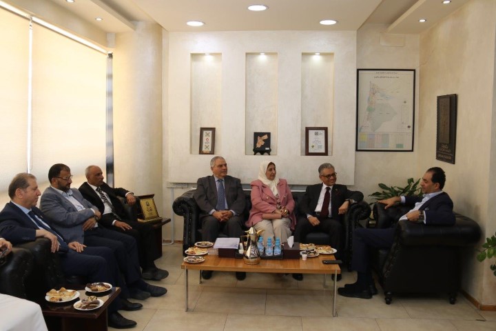 بحضور السفير اليمني مناقشة رسائل ماجستير في عمان العربية لطلبة يمنيين 