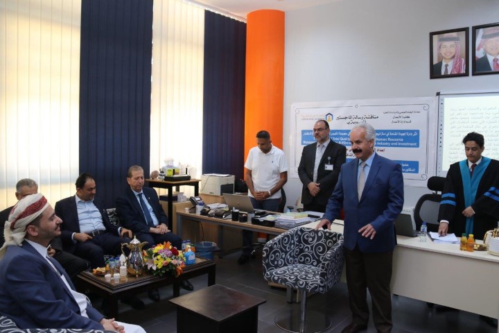 بحضور السفير اليمني مناقشة رسائل ماجستير في عمان العربية لطلبة يمنيين 