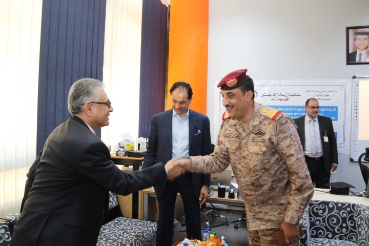 بحضور السفير اليمني مناقشة رسائل ماجستير في عمان العربية لطلبة يمنيين 