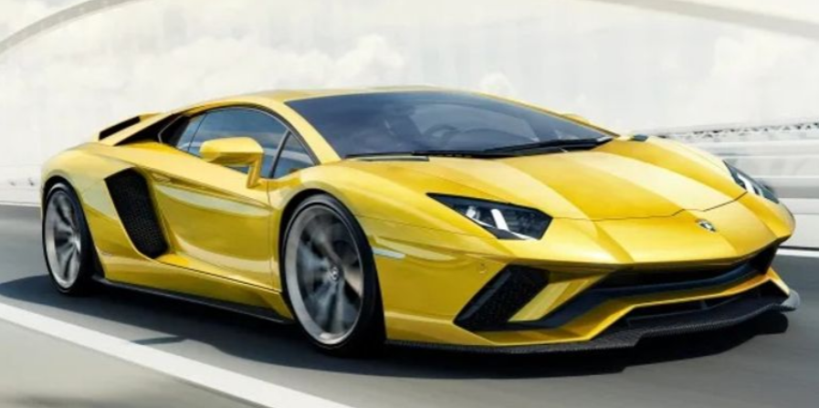 شاهد.. أسطول سيارات محمد صلاح وأسعارها